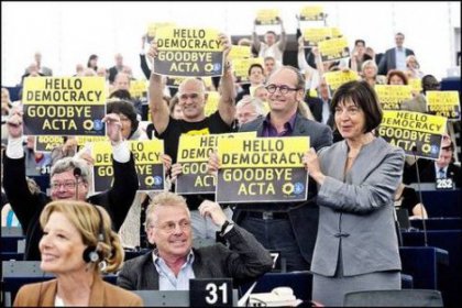 'Merhaba Demokrasi, Güle Güle ACTA'