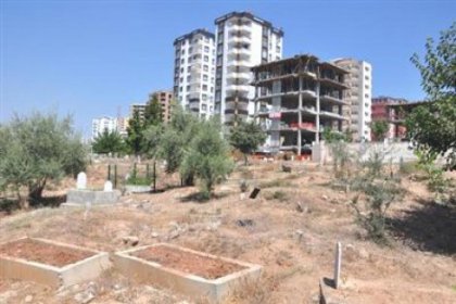 Mezarlık üstüne apartman dikildi