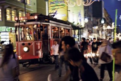 Midye satıcısına Beyoğlu'nda dayak