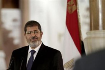 Mısır'da Mursi geri adım attı