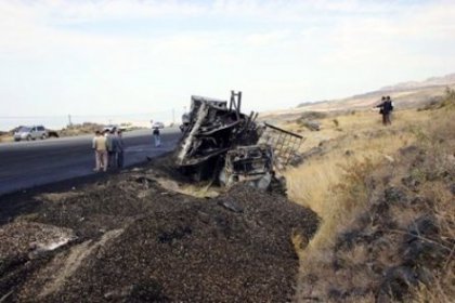 PKK'lılar 9 tırı yaktı