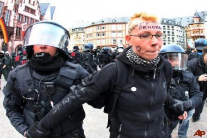 Polisten 'Blockupy' eylemcilerine müdahale