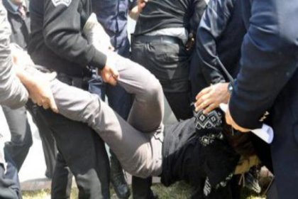 Protestocu öğrencileri yaka paça gözaltına aldılar
