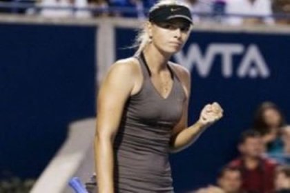 Sharapova'ya ayak bileği ihanet etti