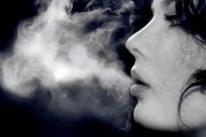 Sigara içen kadını boşadı
