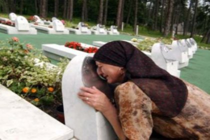 Srebrenitsa'da soykırımın inkarına AB'den sert tepki
