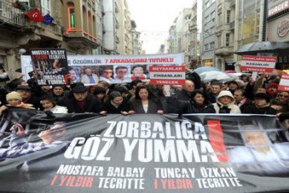 Taksim'de; 'Zorbalığa göz yumma'