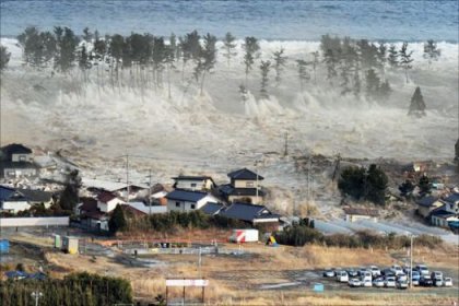 Tsunami eşyaları Hawaii'ye sürüklüyor