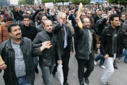 Tunus'taki yürüyüşte olaylar çıktı