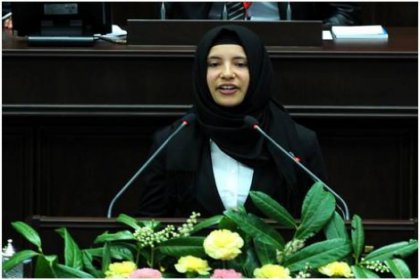 Türkiye Öğrenci Meclisi'nde türbanlı yemin
