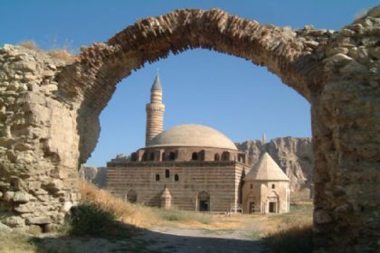 Van'da 400 yıllık camilerde hasar yok