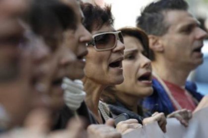 Yunanistan'da Maaş Kesintisi Onaylandı