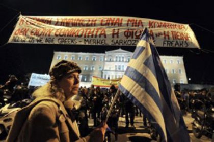 Yunanistan'ı Emekli Maaşları Kurtaracak