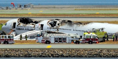 ABD'de bir pilot ilk uçuşunda düştü; 2 kişi öldü, 180 kişi yaralandı!