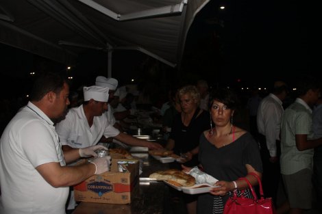 Bakırköy'de mahalle iftarları devam ediyor