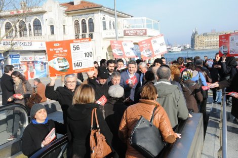 CHP'liler yurttaşlara metro maliyetini anlattı