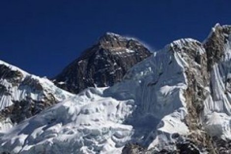 Everest'in zirvesinde birbirlerine girdiler