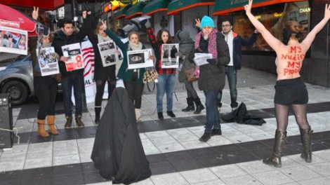 İranlı kadınlardan FEMEN tarzı protesto