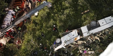 İtalya'da hacı adaylarını taşıyan otobüs viyadüğe devrildi; 37 ölü!