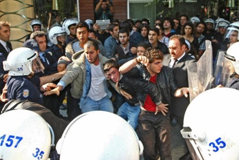 İzmir'de 35 TGB üyesi gözaltına alındı