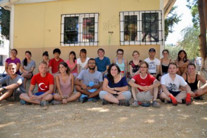 10 Ülkeden 22 Genç, Aliağa'da eğitim için kolları sıvadı