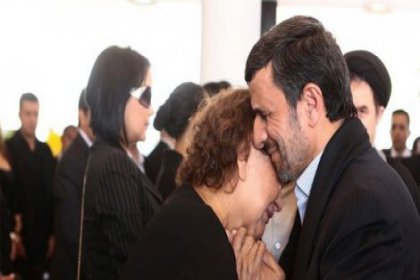 Ahmedinejad, Chavez'in cenazesinde gözyaşlarına hakim olamadı