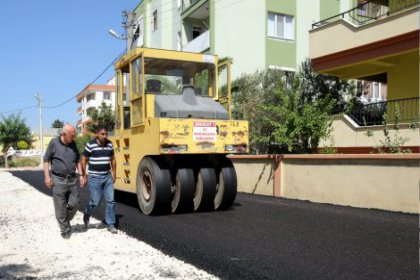 Aliağa Belediyesi'nden Bayram öncesi asfalt mesaisi