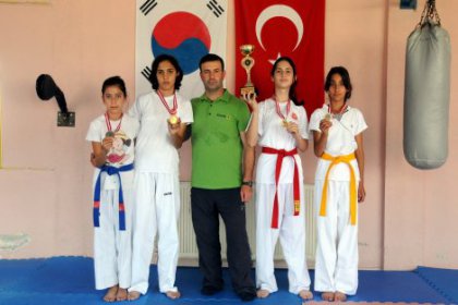 Aliağalı Tekvandoculardan ödül yağmuru