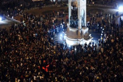 Alman piyanistin piyanosu ''Gezi''ye takıldı