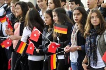 Almanya'dan Türklere çifte vatandaşlık