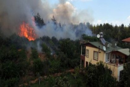 Antalya'da orman yangını kontrol altına alınamıyor