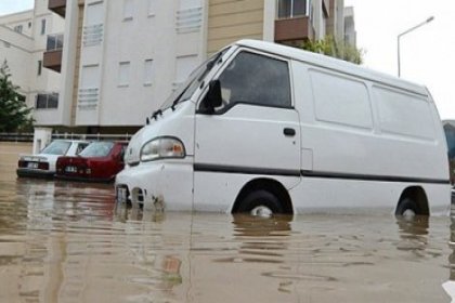 Antalya'yı sel vurdu, 600 ev ve iş yerini su bastı