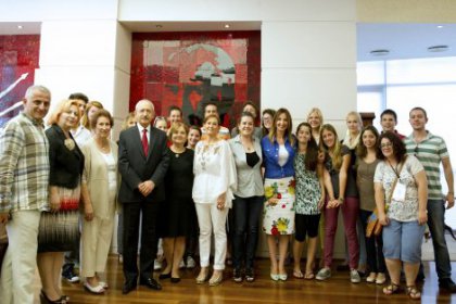 Avrupalı öğrenciler Kılıçdaroğlu’nu ziyaret etti