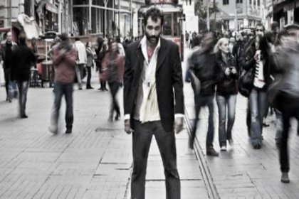 Barış Atay ve Sanatçılardan Evsizlere Destek