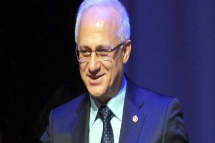 'Ben politikacı değilim, hizmetçiyim'