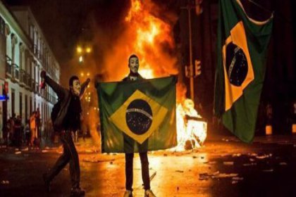 Brezilya’da dün 250 bin kişi sokağa döküldü