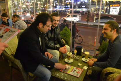 CHP'li İmamoğlu, ilçede gençlerin uğrak mekânı olan kafeleri ziyaret etti