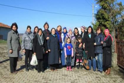 CHP'li kadınlar köyleri ziyaret etmeye devam ediyor