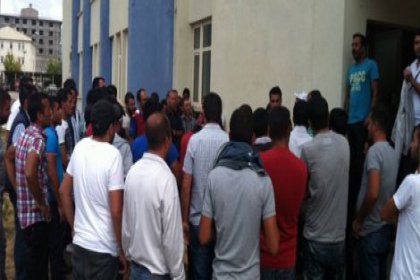 Dersim'de elektrik işçileri greve çıktı