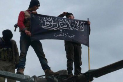El Nusra, boynunda anahtar ve kaşıkla Kürtlere saldırıyor
