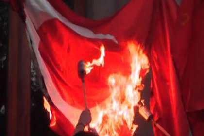 Erivan'da Türk bayrağı yaktılar