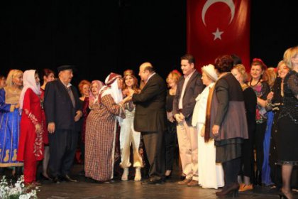 Erzen, kadına şiddete hayır için tiyatro sahnesinde