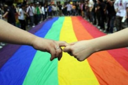 Fransa’da eşcinsel evlilik kabul edildi