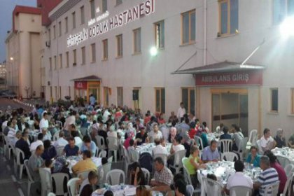 Gezi Parkı'nda iftarı yasaklayan AKP bakın nerede iftar düzenledi