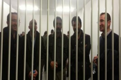 Gözaltındaki avukatlara ‘Polisi dövdün’ davası