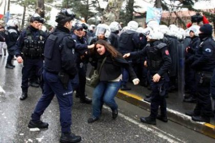 Göztepe'de öğrenci yürüyüşüne şişeli saldırı