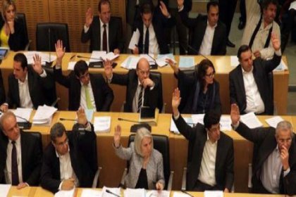 Güney Kıbrıs'ta mevduat kesintisi oylaması bugün yapılacak