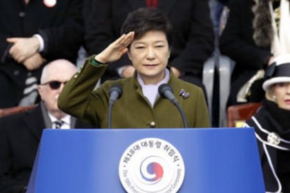 Güney Kore'nin ilk kadın Başkanı yemin etti