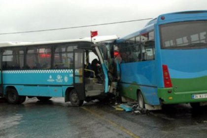 Halk otobüsleri kafa kafaya çarpıştı