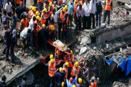 Hindistan’da bina çöktü; 90 kişi enkaz altında